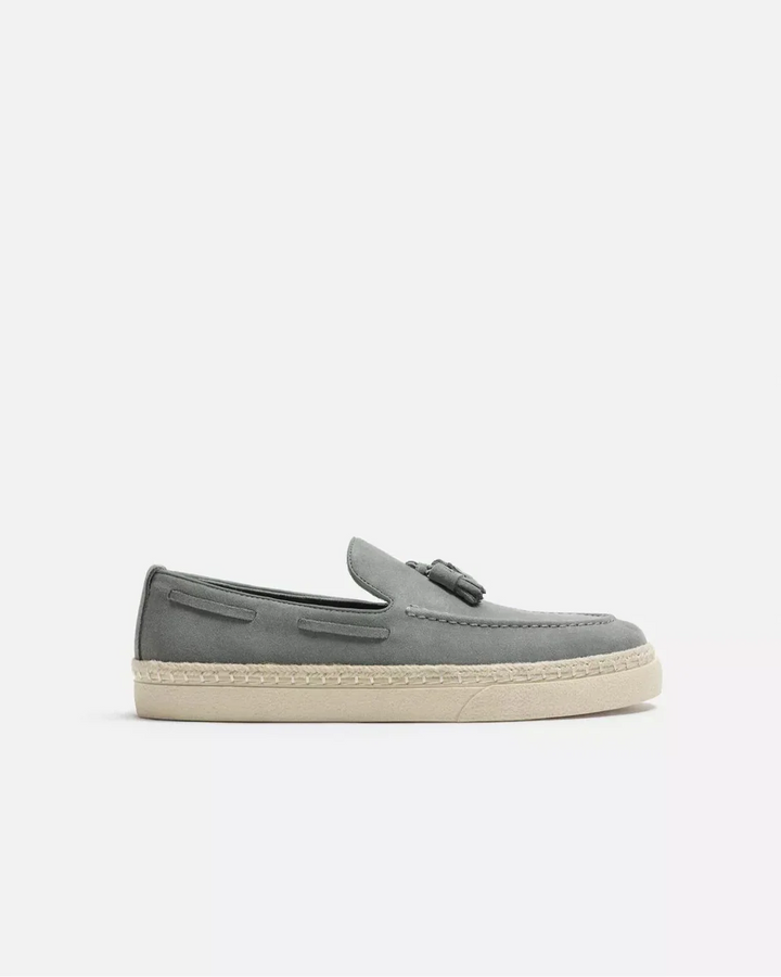 CASUAL LEATHER LOAFERS WITH TASSELS